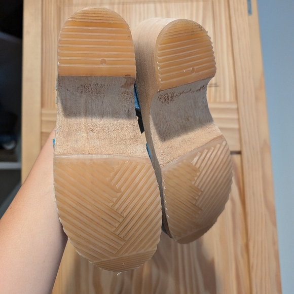 Cape Clog Girls Blue Suede Size 4 - Picture 2 of 4